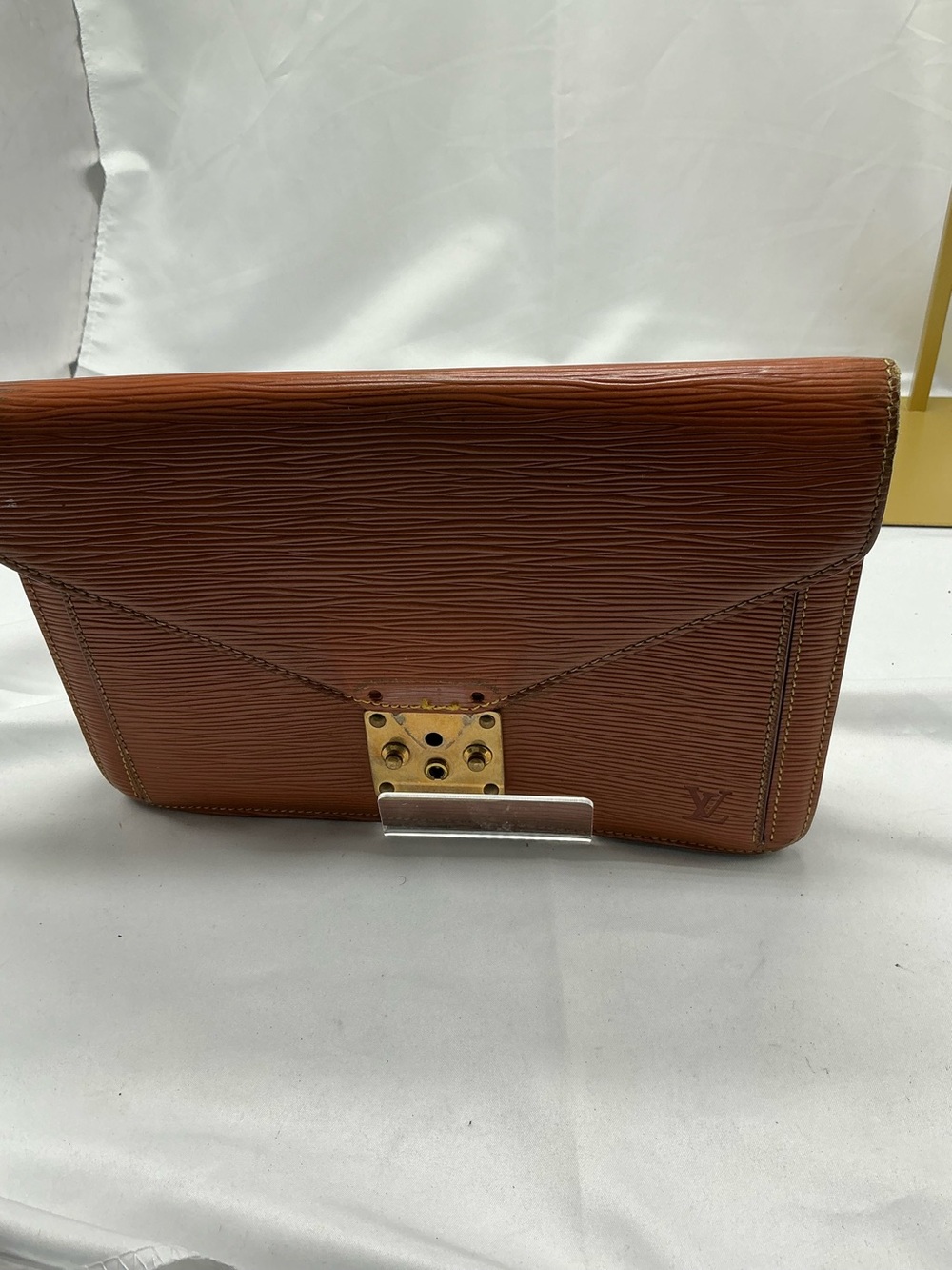 Louis Vuitton Epi Sellier Dragonne Clutch – Kenyan Brown - Imperfect bag 👀 - Picture 9 of 14